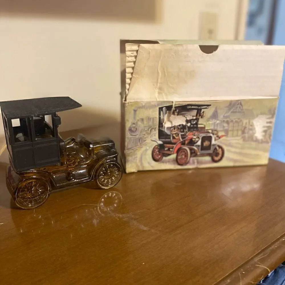 Vintage Avon 1906 Reo Depot Wagon empty  cologne bottle with box